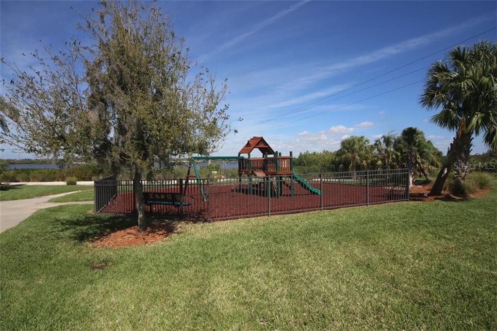 Recently Sold: $384,000 (3 beds, 2 baths, 1748 Square Feet)