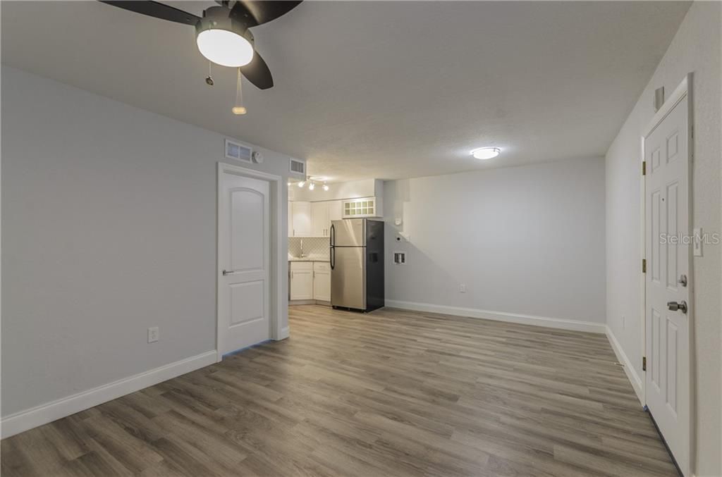Recently Rented: $1,250 (1 beds, 1 baths, 700 Square Feet)