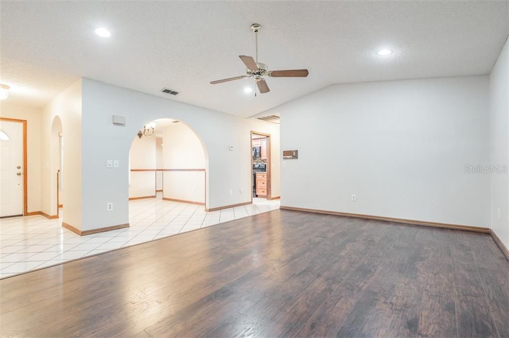 Recently Sold: $250,000 (3 beds, 2 baths, 1676 Square Feet)