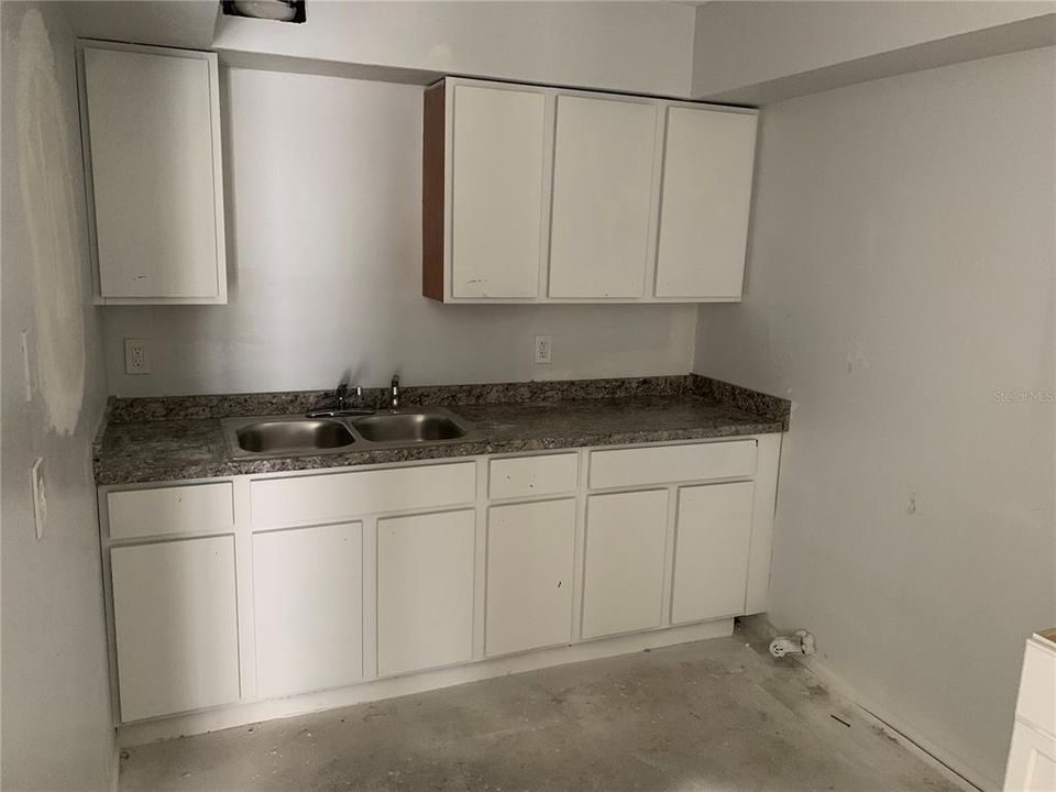 Recently Rented: $1,150 (1 beds, 1 baths, 700 Square Feet)