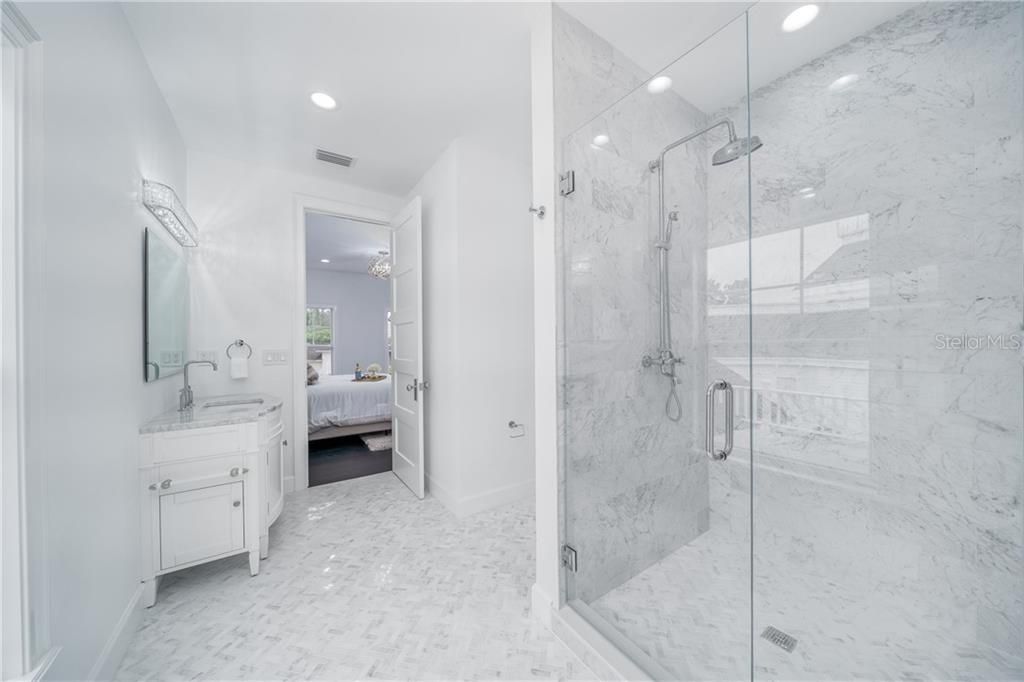 Недавно арендовано: $14,500 (5 спален, 6 ванн, 6050 Квадратных фут)