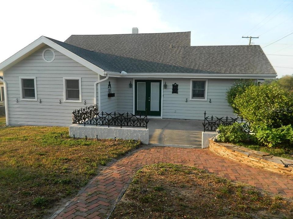 Recently Sold: $197,900 (2 beds, 2 baths, 1940 Square Feet)