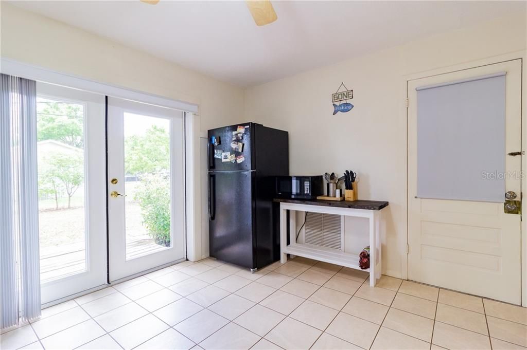 Recently Sold: $153,000 (2 beds, 1 baths, 884 Square Feet)