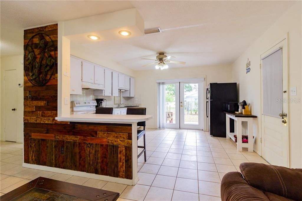 Recently Sold: $153,000 (2 beds, 1 baths, 884 Square Feet)