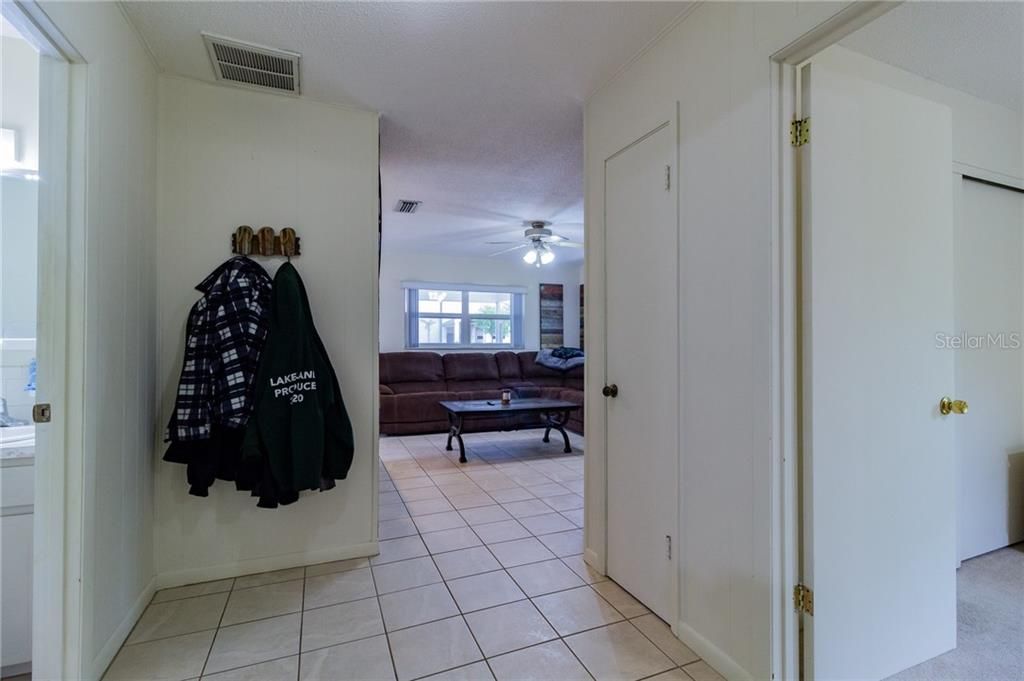 Recently Sold: $153,000 (2 beds, 1 baths, 884 Square Feet)