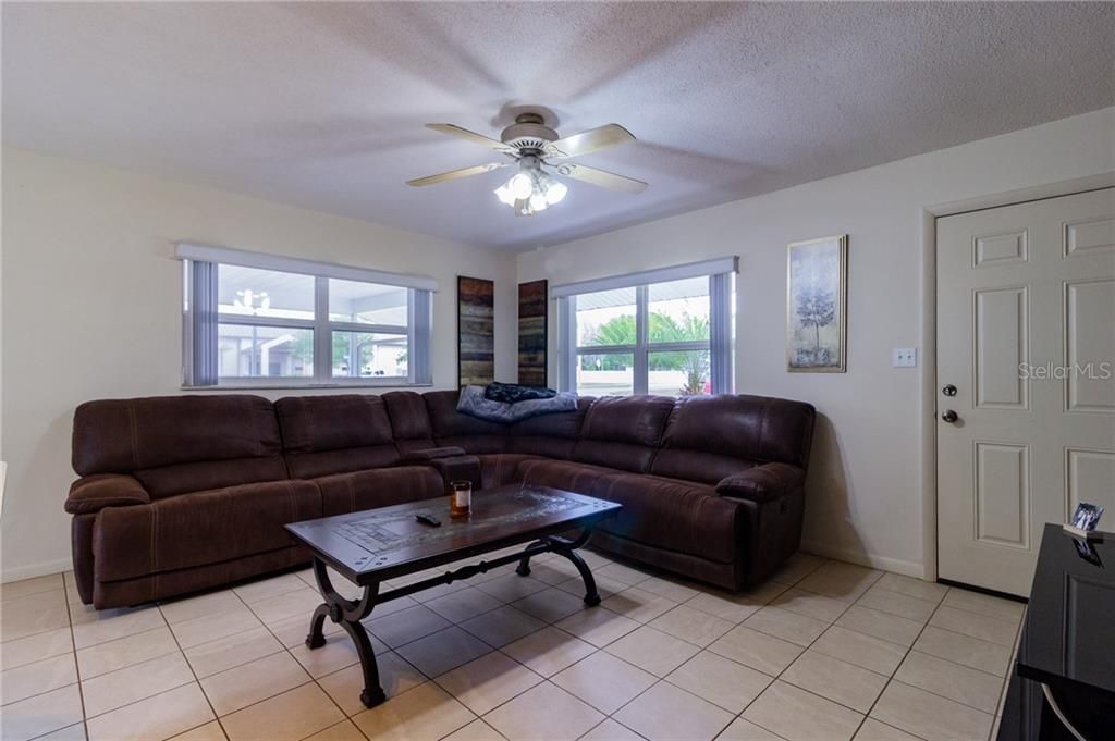 Recently Sold: $153,000 (2 beds, 1 baths, 884 Square Feet)