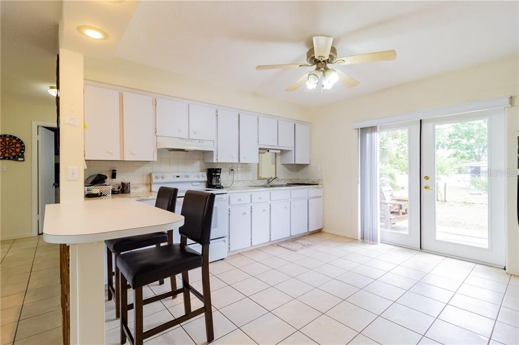 Recently Sold: $153,000 (2 beds, 1 baths, 884 Square Feet)