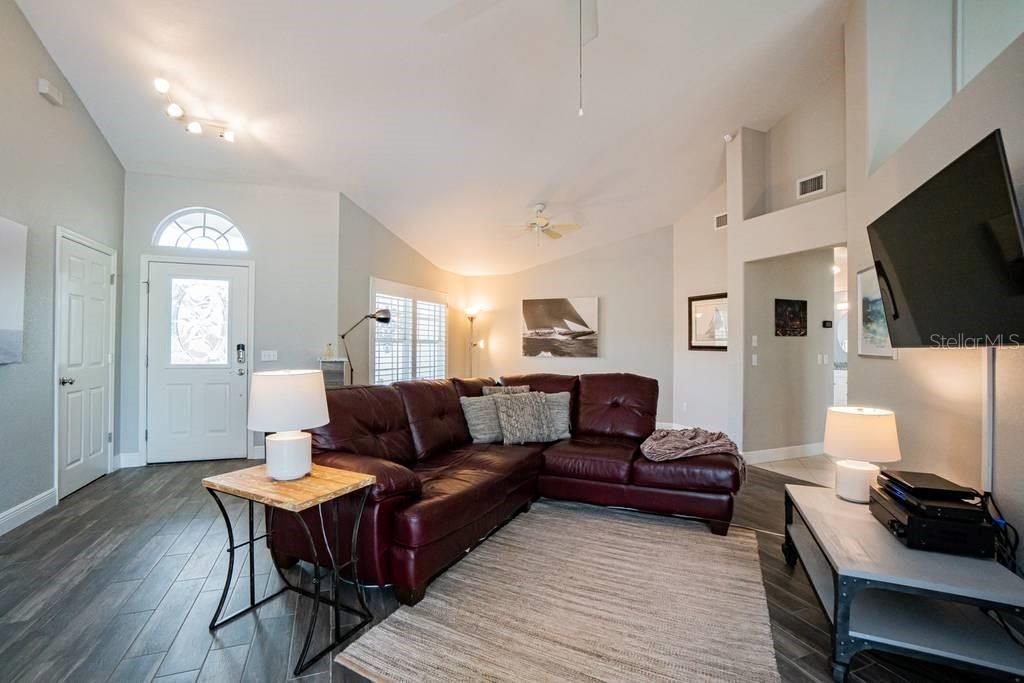 Recently Sold: $270,000 (2 beds, 2 baths, 1633 Square Feet)