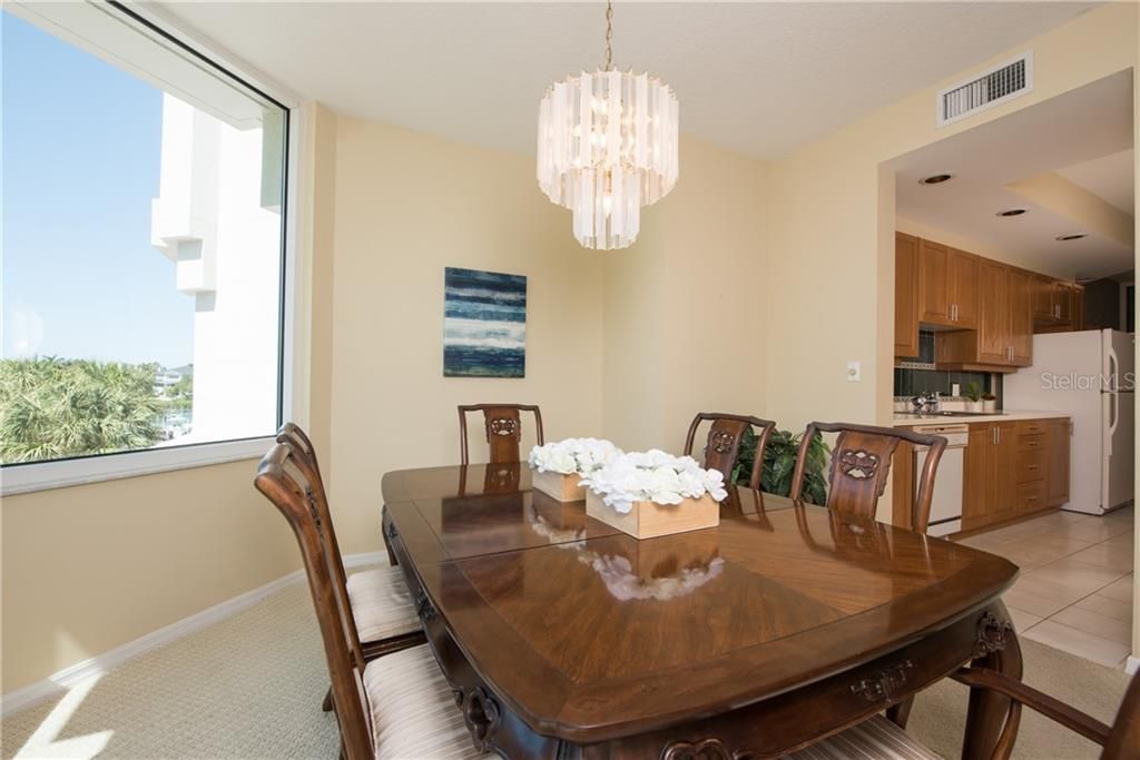 Recently Sold: $689,000 (2 beds, 2 baths, 1660 Square Feet)