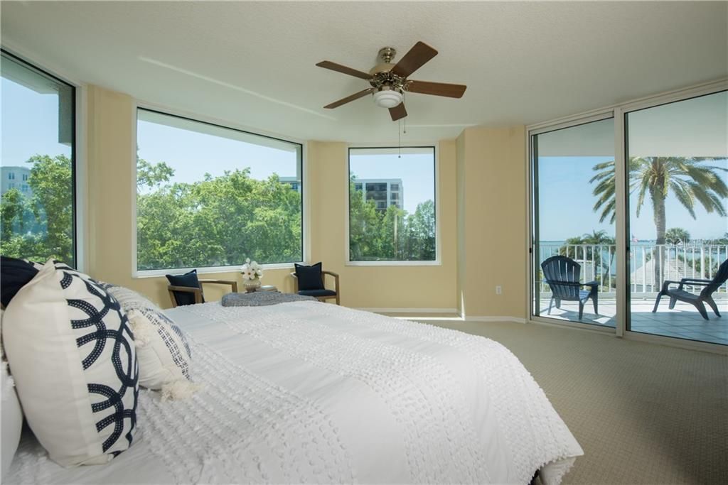 What a view in your bedroom...Relaxing retreat!