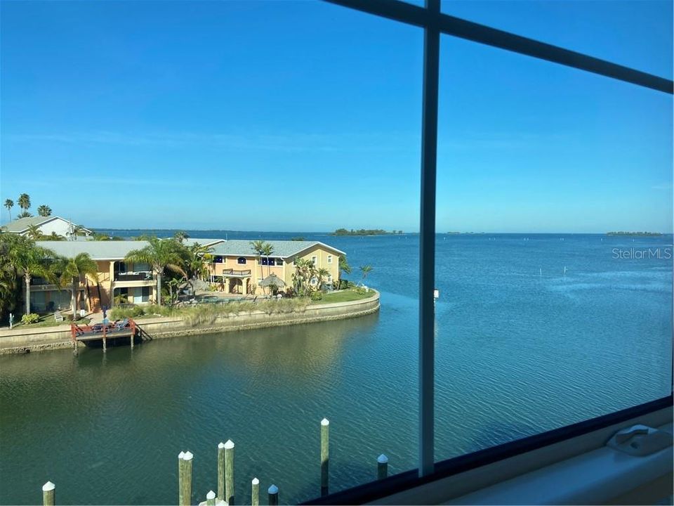 Recently Sold: $1,050,000 (3 beds, 3 baths, 2364 Square Feet)