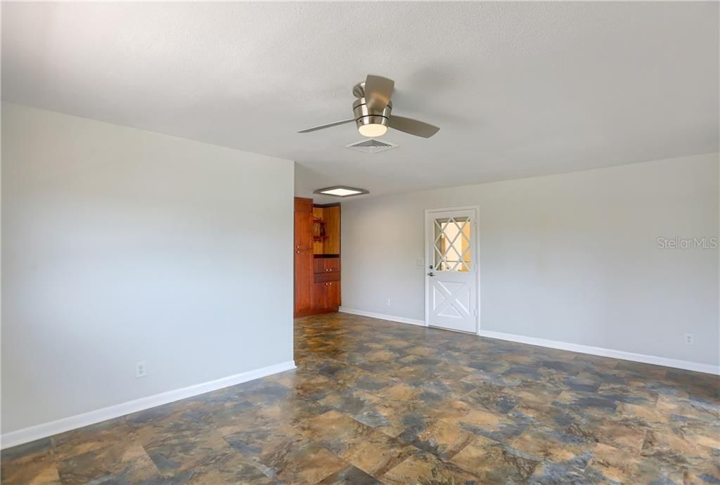 Recently Sold: $137,750 (1 beds, 1 baths, 850 Square Feet)