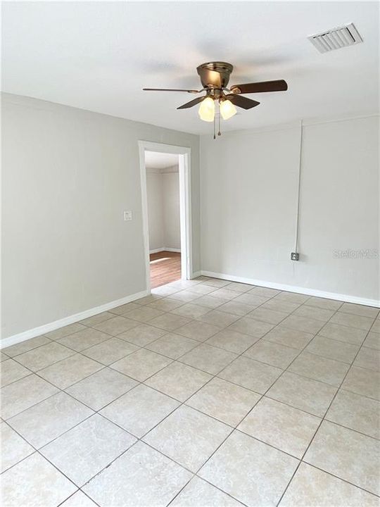 Recently Rented: $975 (2 beds, 1 baths, 792 Square Feet)