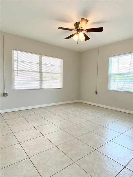 Recently Rented: $975 (2 beds, 1 baths, 792 Square Feet)