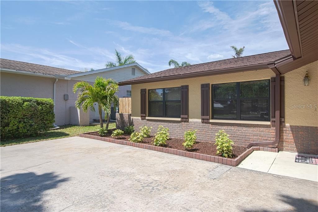 Recently Sold: $335,000 (3 beds, 2 baths, 1161 Square Feet)