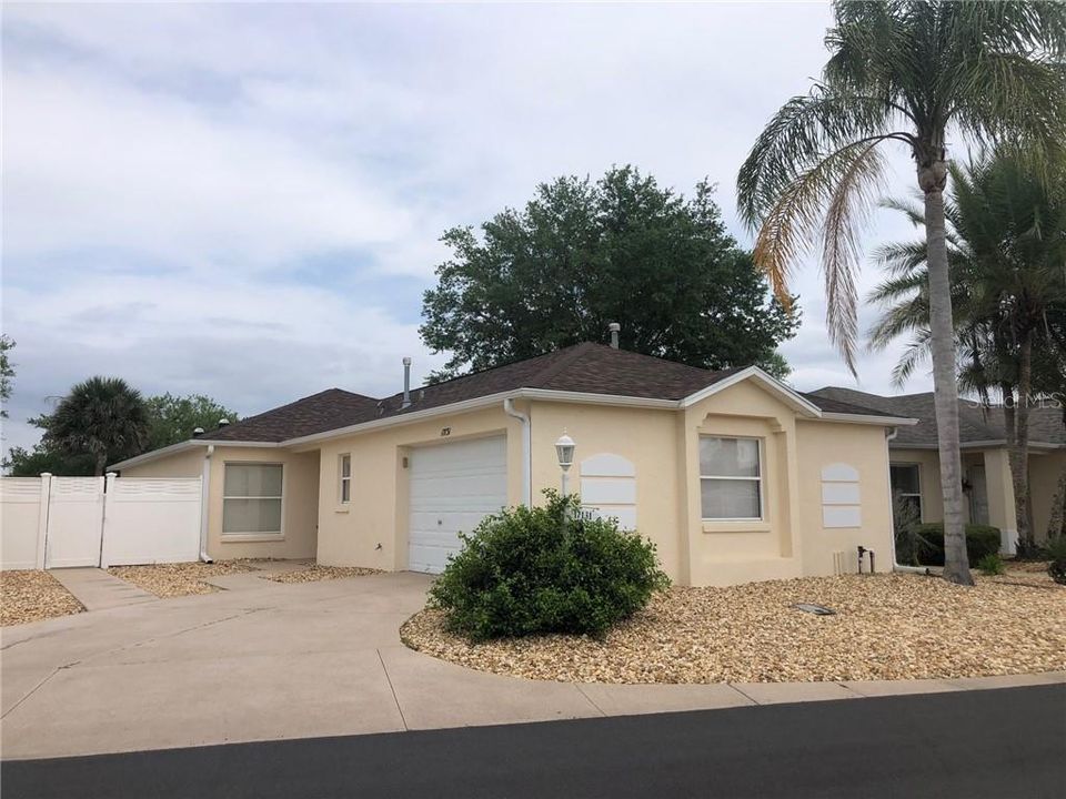 Recently Sold: $310,000 (3 beds, 2 baths, 1419 Square Feet)