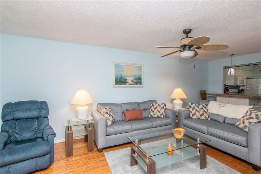 Recently Sold: $144,900 (2 beds, 2 baths, 963 Square Feet)