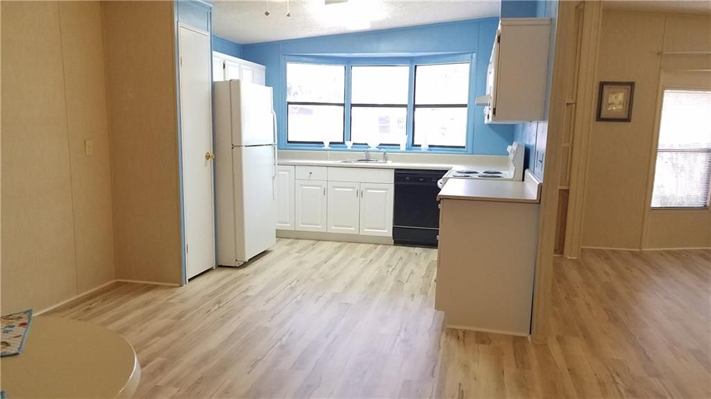 Recently Sold: $91,500 (2 beds, 2 baths, 1376 Square Feet)