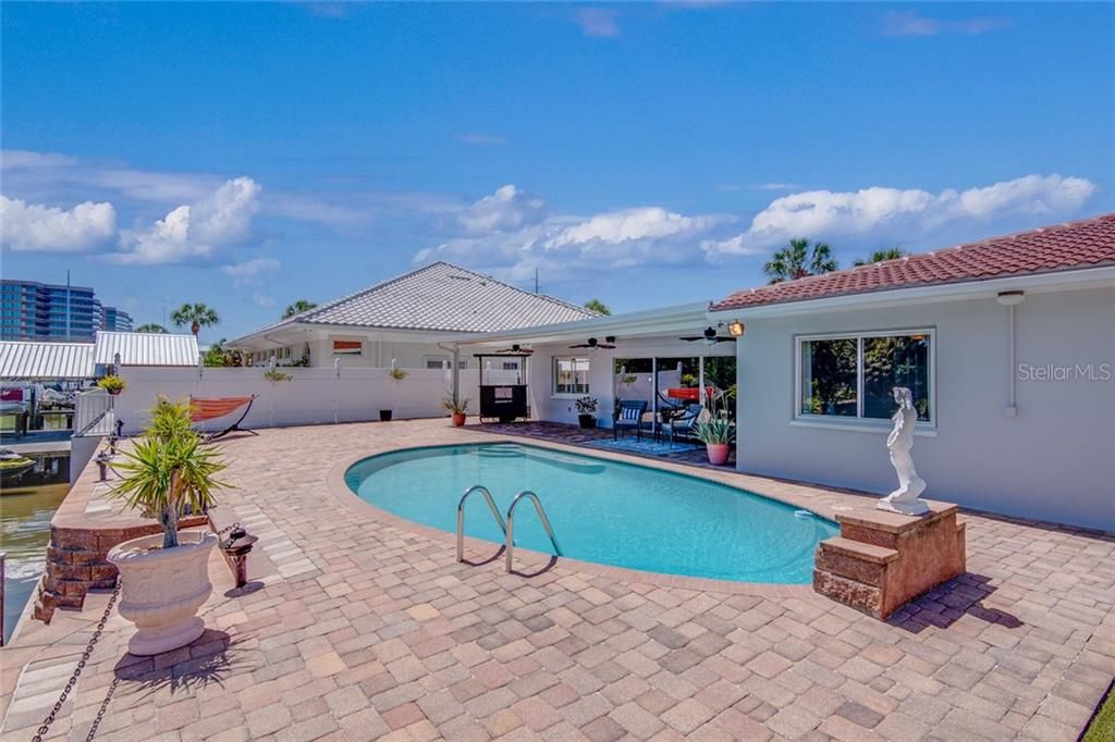 Recently Sold: $799,000 (4 beds, 3 baths, 2360 Square Feet)