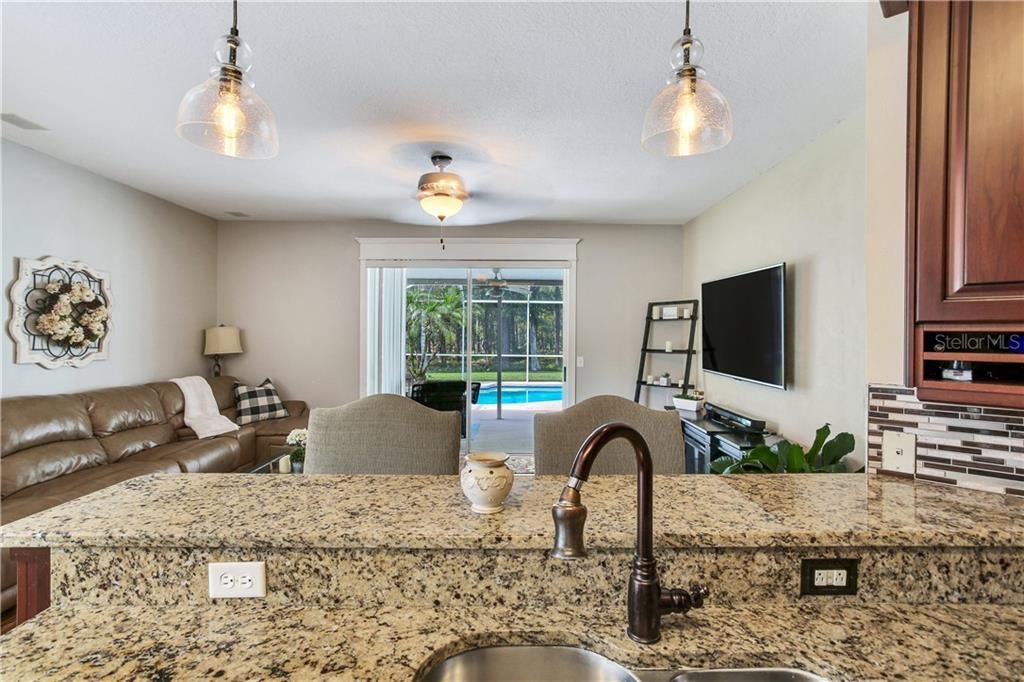 Recently Sold: $465,000 (4 beds, 2 baths, 2491 Square Feet)