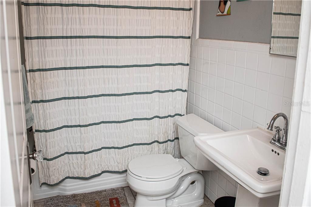 最近售出: $262,000 (3 贝兹, 2 浴室, 1341 平方英尺)