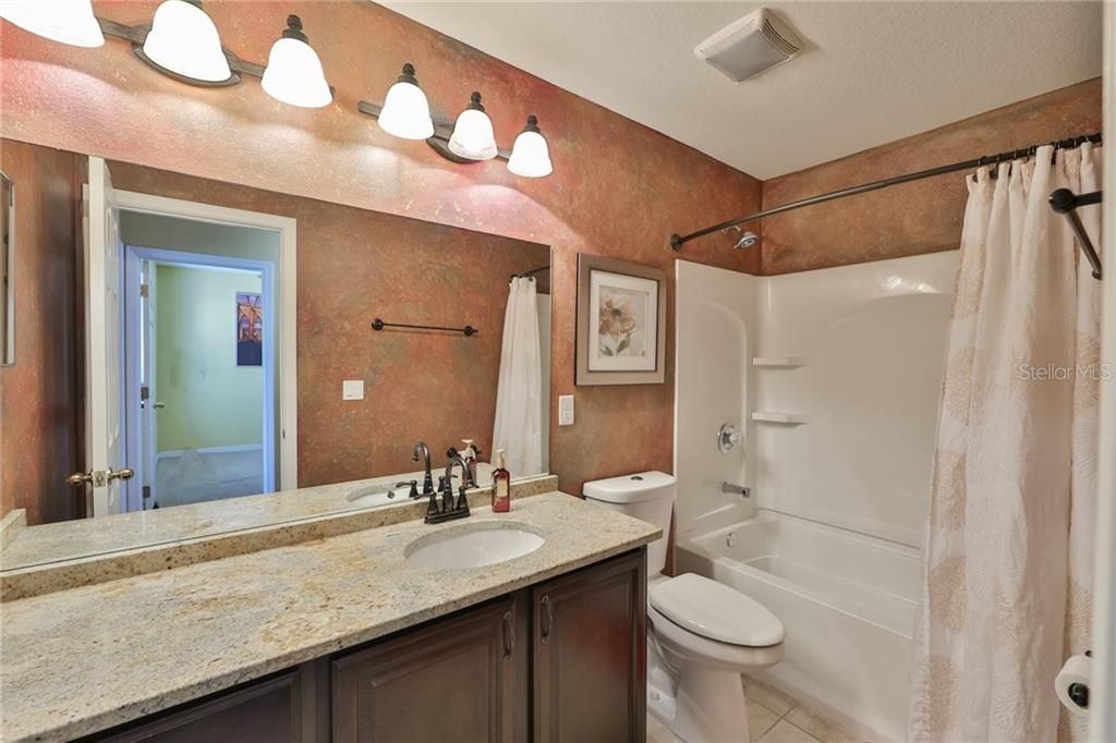 最近售出: $188,900 (3 贝兹, 2 浴室, 1529 平方英尺)