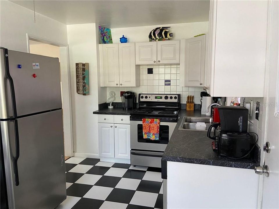 Recently Rented: $1,975 (2 beds, 2 baths, 888 Square Feet)
