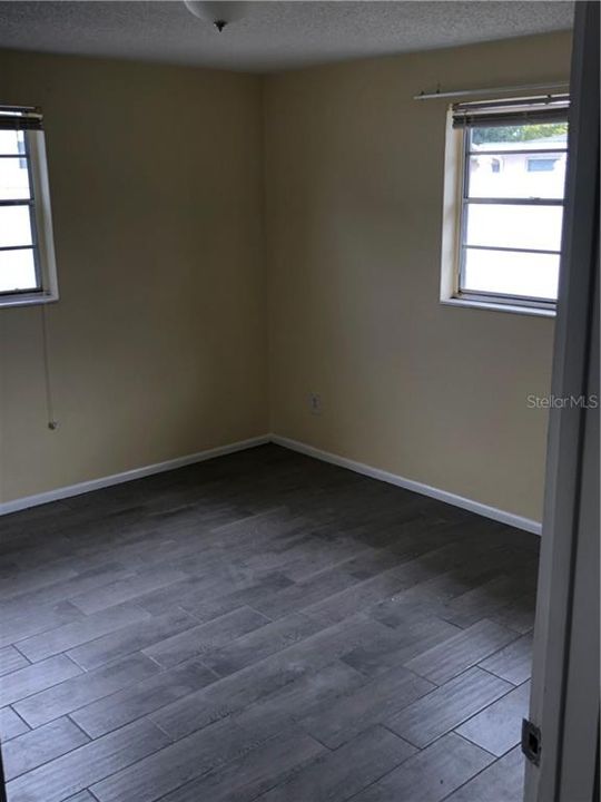 Recently Rented: $1,000 (2 beds, 1 baths, 975 Square Feet)