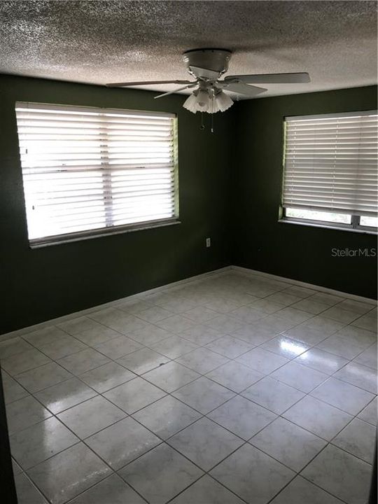 Recently Rented: $1,000 (2 beds, 1 baths, 975 Square Feet)