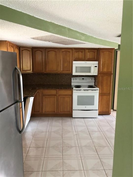 Recently Rented: $1,000 (2 beds, 1 baths, 975 Square Feet)