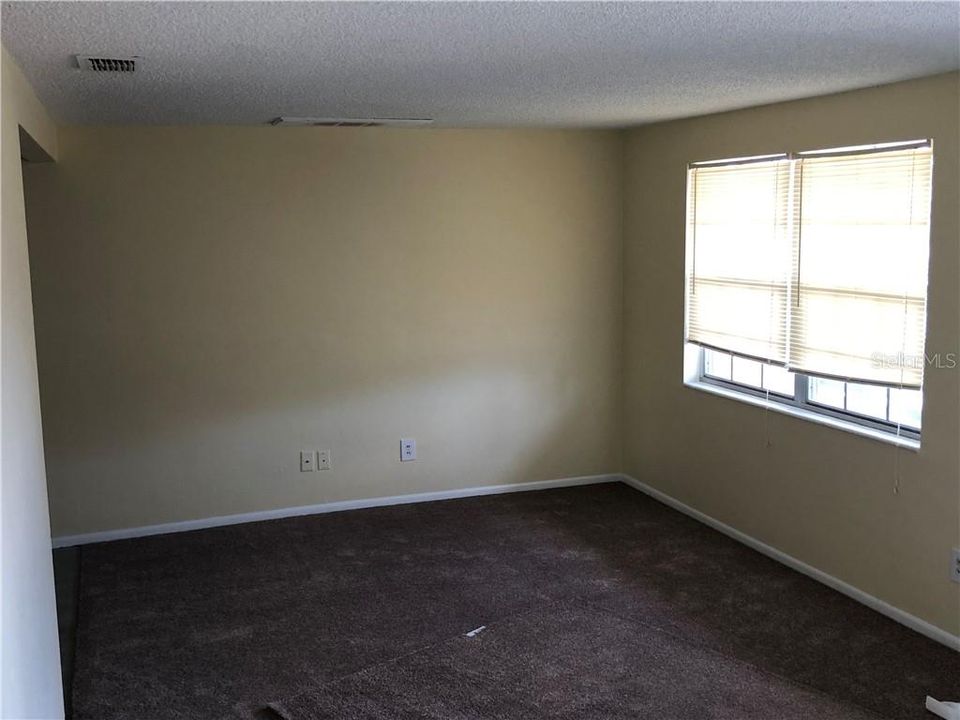 Recently Rented: $1,000 (2 beds, 1 baths, 975 Square Feet)
