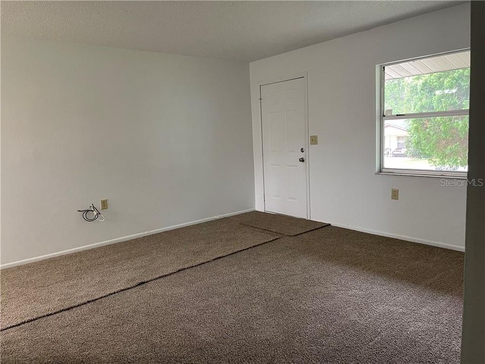 Recently Rented: $1,275 (3 beds, 1 baths, 1000 Square Feet)