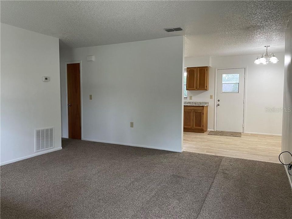 Recently Rented: $1,275 (3 beds, 1 baths, 1000 Square Feet)