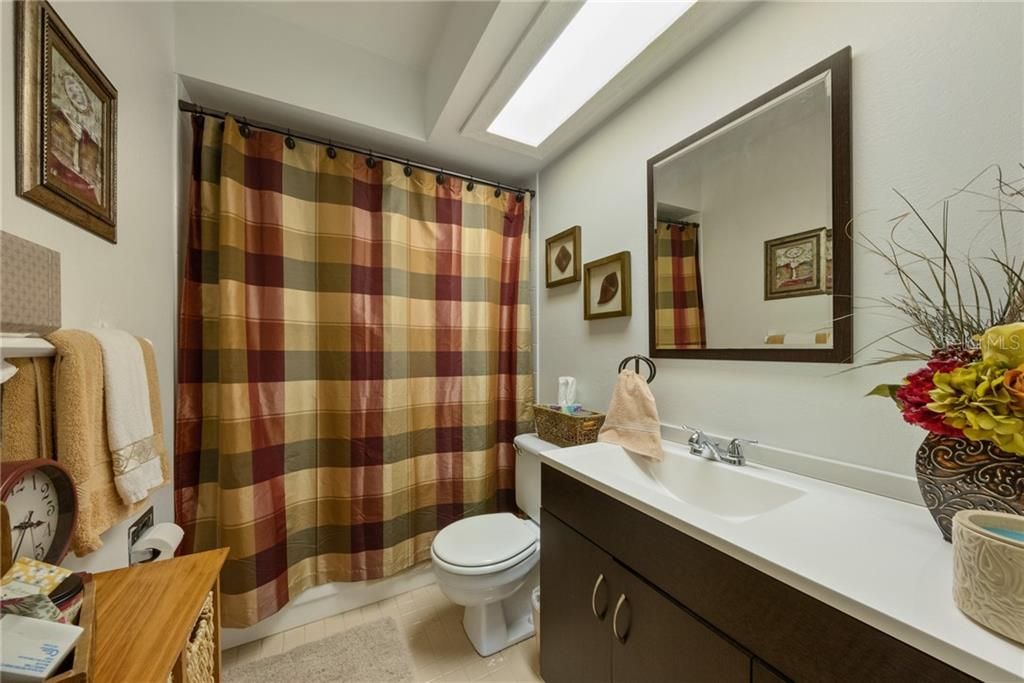 最近售出: $285,000 (3 贝兹, 2 浴室, 1324 平方英尺)
