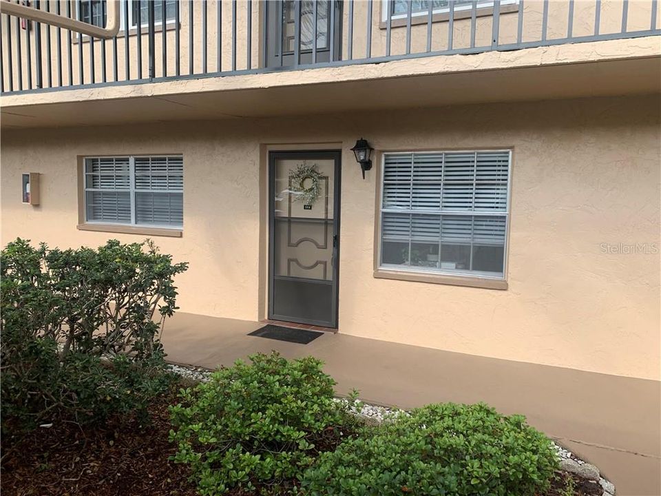 Recently Sold: $159,900 (2 beds, 1 baths, 990 Square Feet)