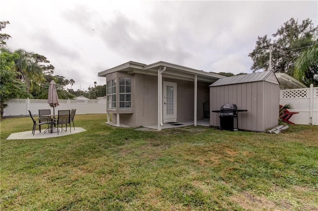 Recently Sold: $140,000 (2 beds, 1 baths, 884 Square Feet)