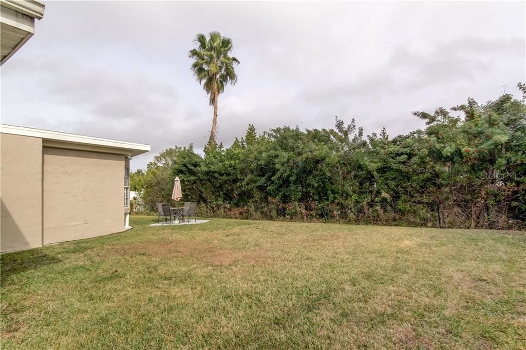 Recently Sold: $140,000 (2 beds, 1 baths, 884 Square Feet)