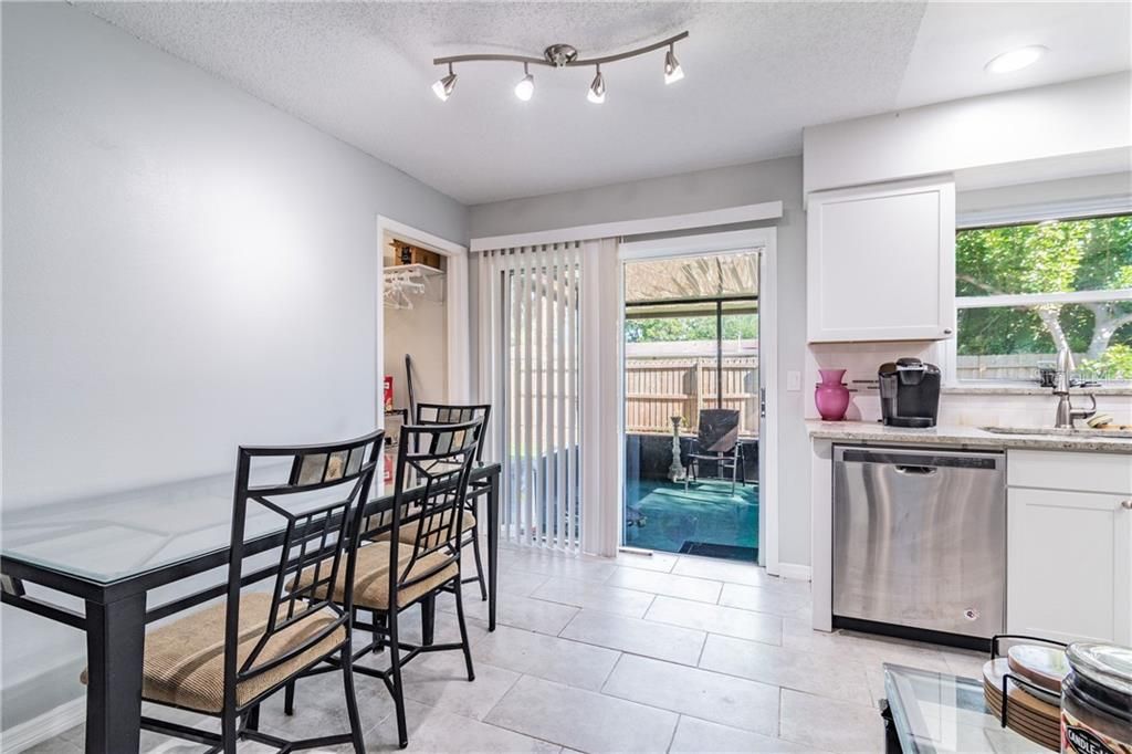 Recently Sold: $260,000 (3 beds, 2 baths, 1066 Square Feet)