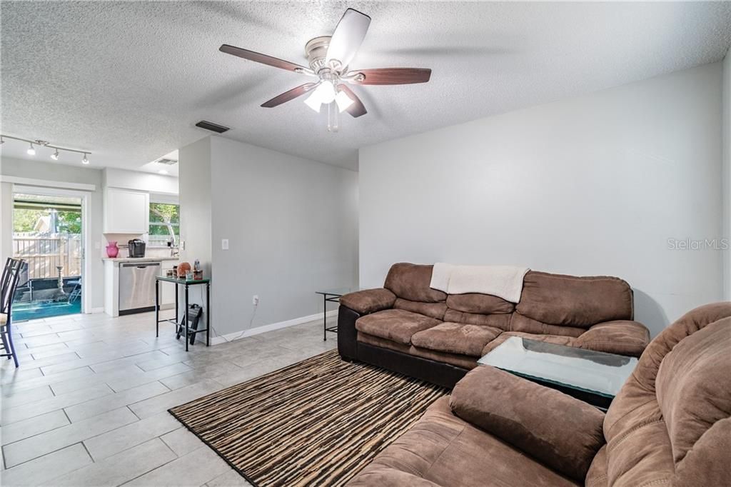 Recently Sold: $260,000 (3 beds, 2 baths, 1066 Square Feet)