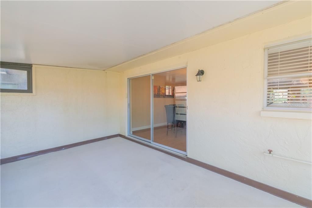 Recently Sold: $190,000 (2 beds, 1 baths, 1040 Square Feet)