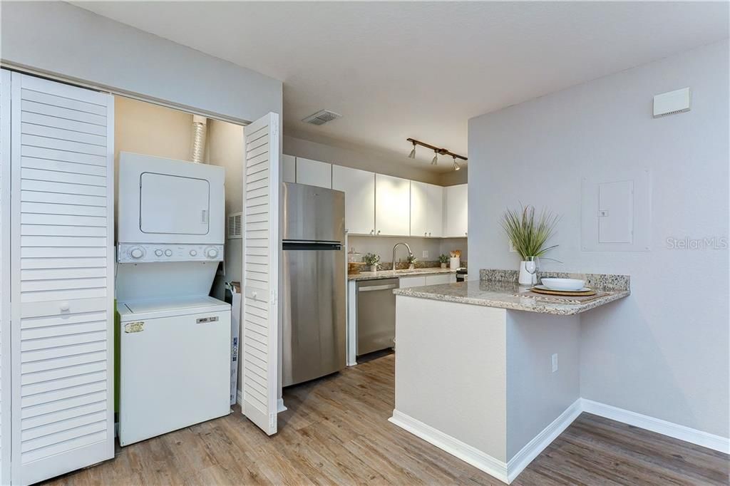 Recently Sold: $139,900 (1 beds, 1 baths, 554 Square Feet)