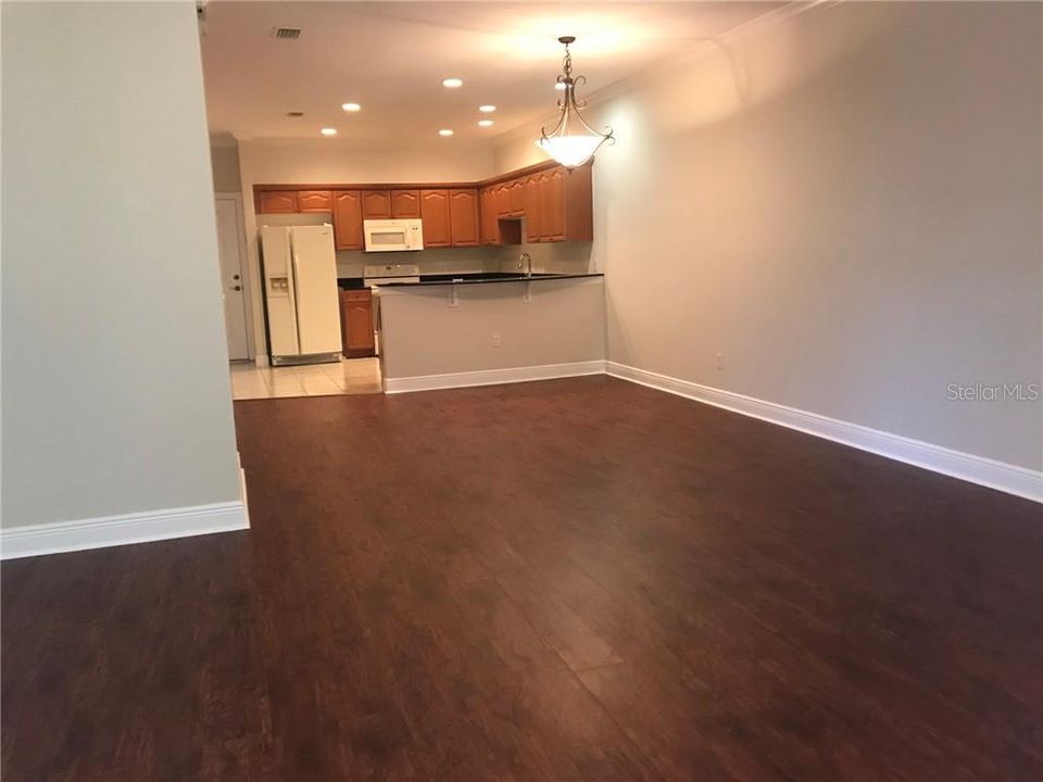Recently Rented: $2,700 (3 beds, 2 baths, 1990 Square Feet)