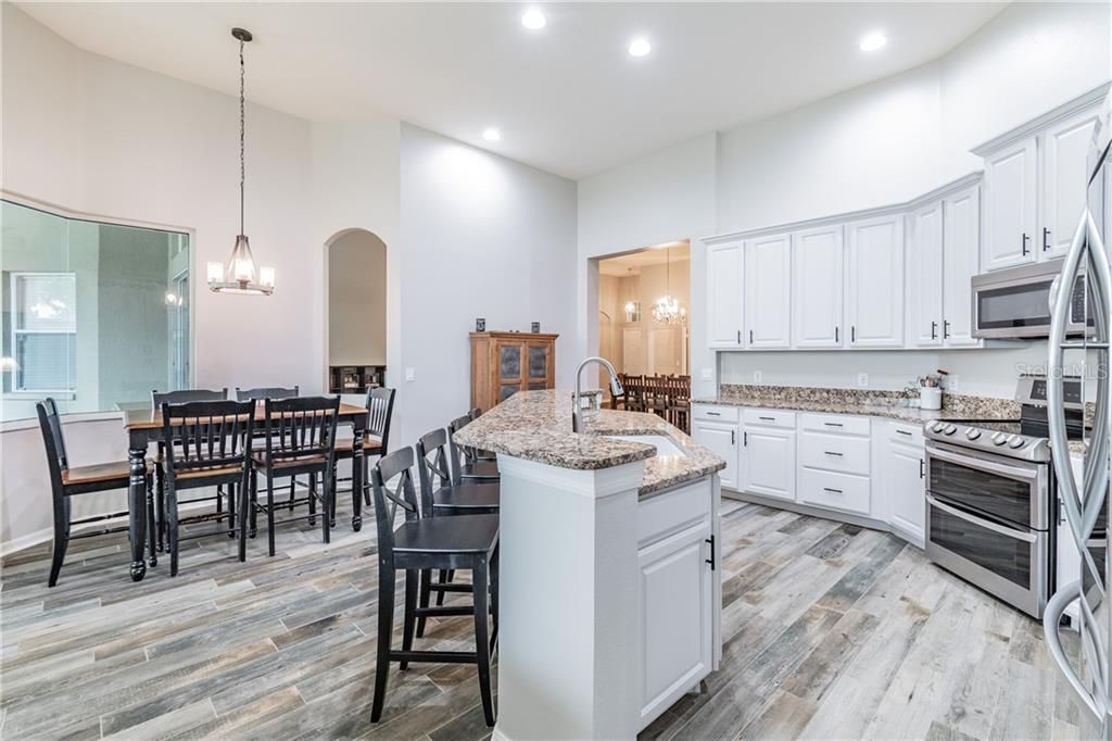 Recently Sold: $490,000 (5 beds, 4 baths, 3419 Square Feet)