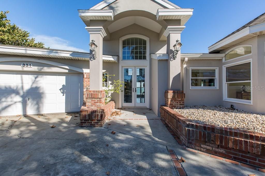 Recently Sold: $2,349,990 (4 beds, 2 baths, 3036 Square Feet)