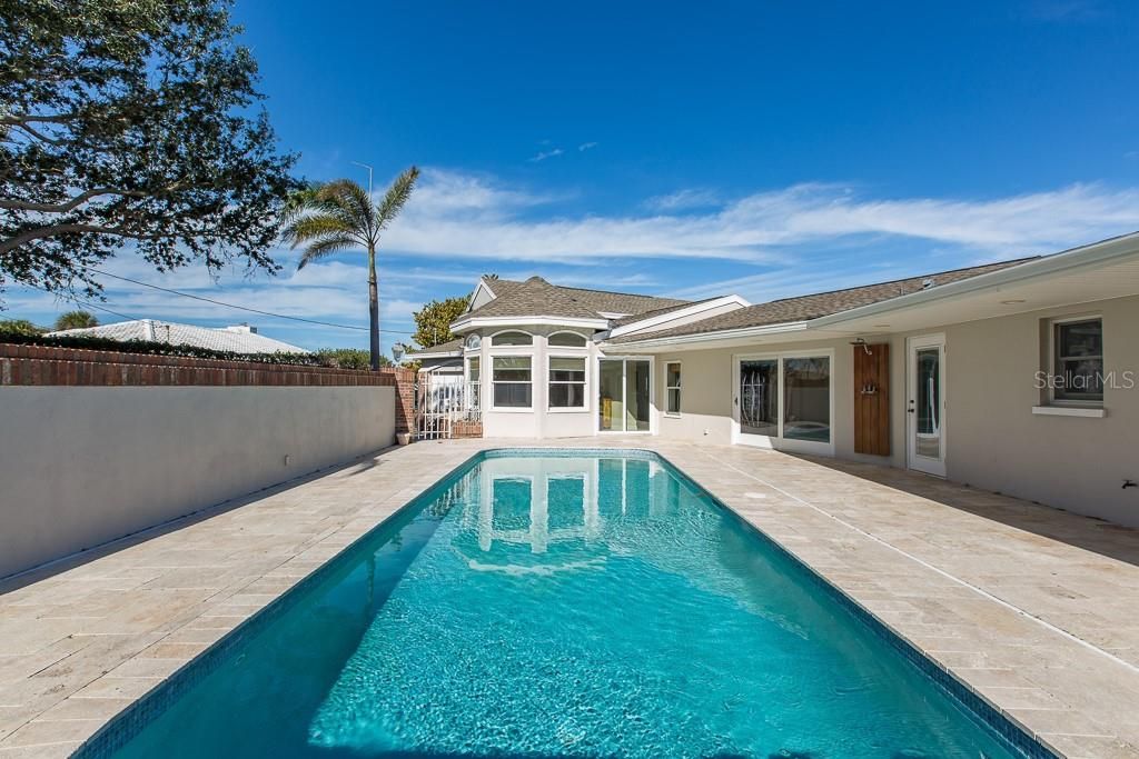 Recently Sold: $2,349,990 (4 beds, 2 baths, 3036 Square Feet)