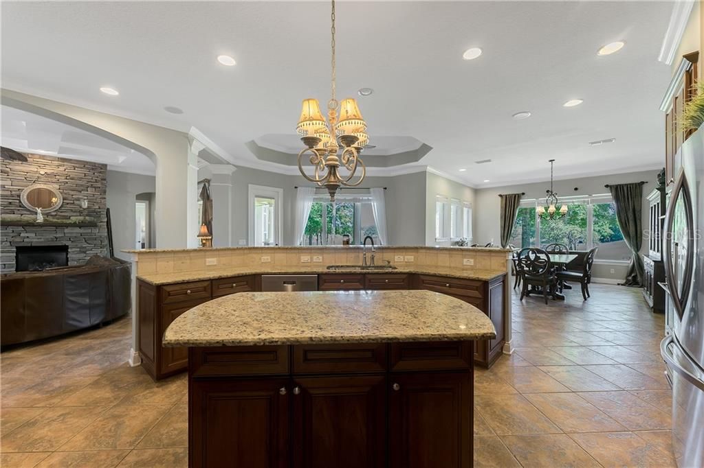 Recently Sold: $695,000 (5 beds, 4 baths, 4390 Square Feet)