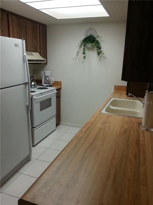 Recently Rented: $2,300 (2 beds, 2 baths, 900 Square Feet)