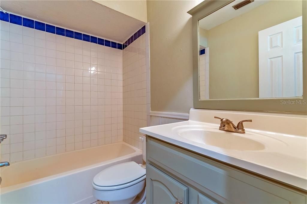 最近售出: $319,900 (4 贝兹, 2 浴室, 1674 平方英尺)