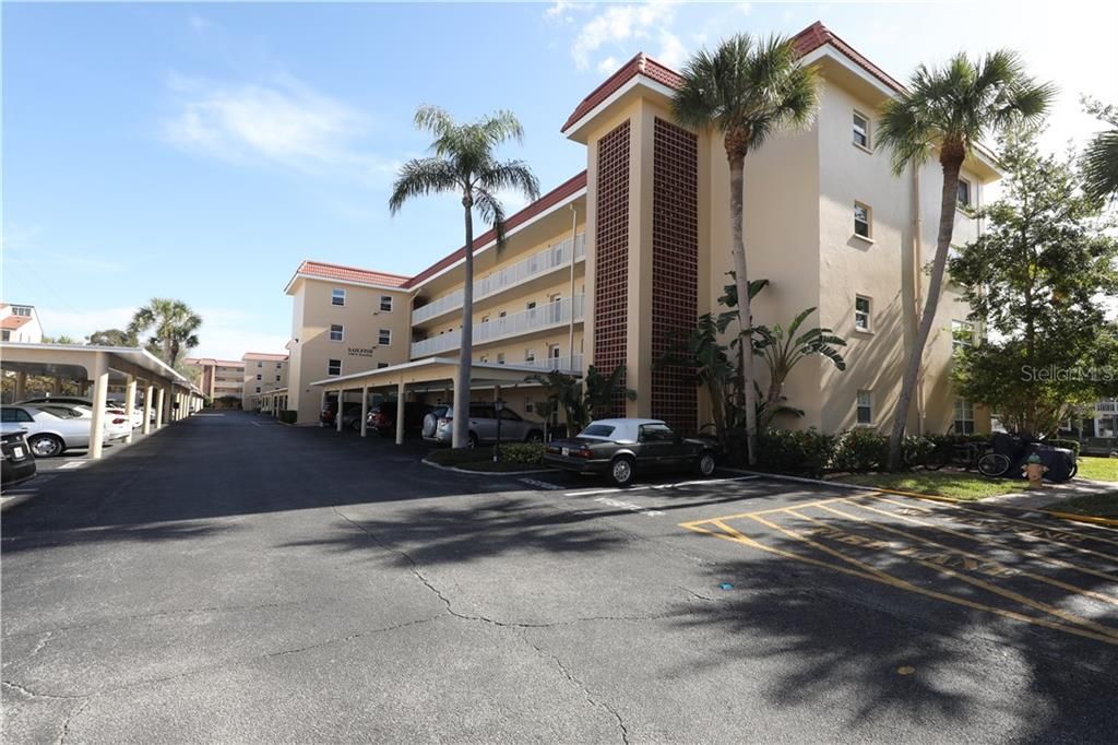 Recently Sold: $356,000 (2 beds, 2 baths, 929 Square Feet)