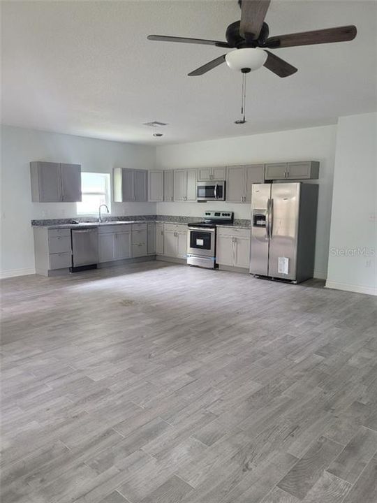 Recently Sold: $295,000 (3 beds, 2 baths, 1543 Square Feet)